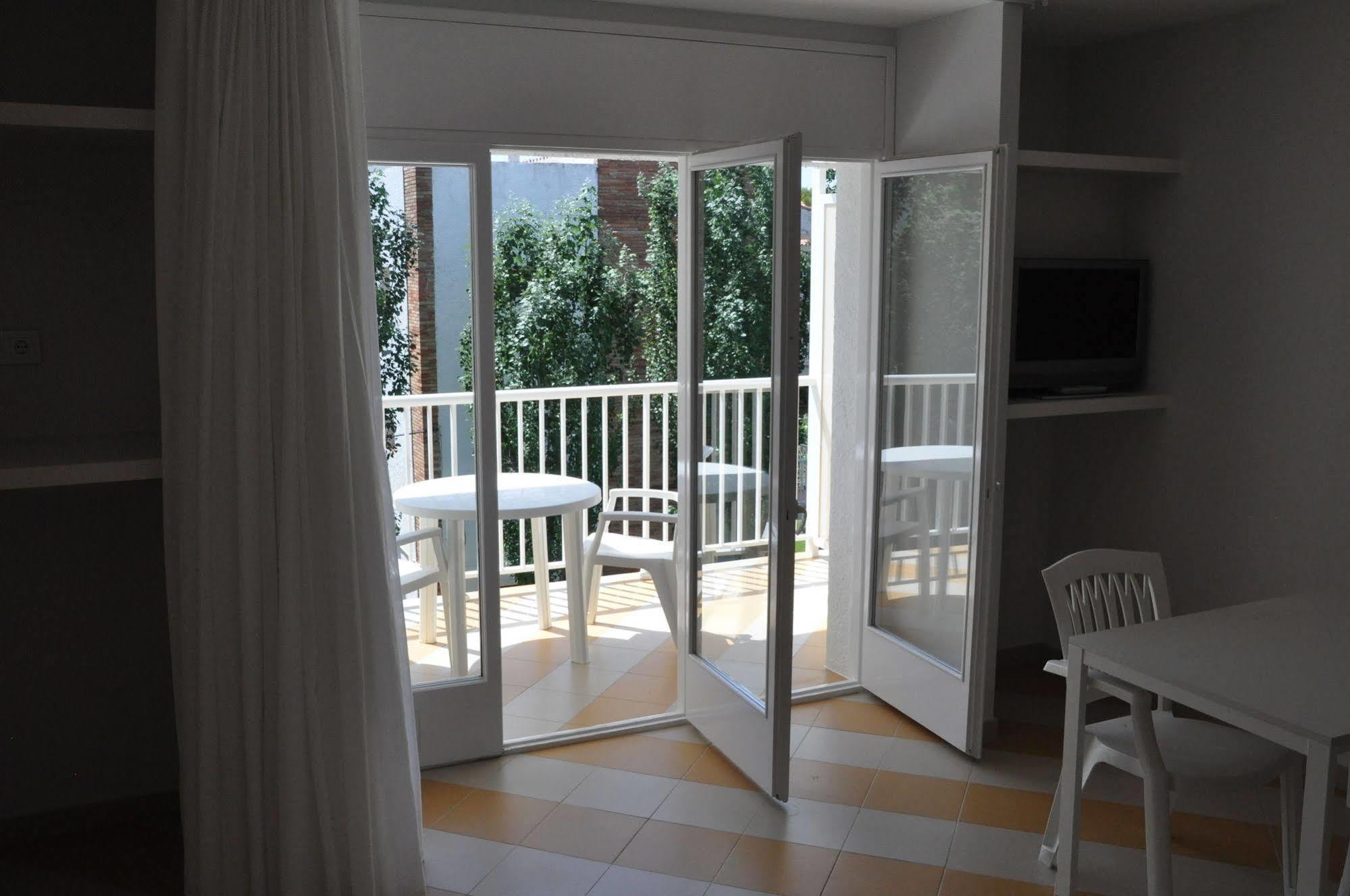 Apartamentos Sunway Amapola Sitges Exterior photo